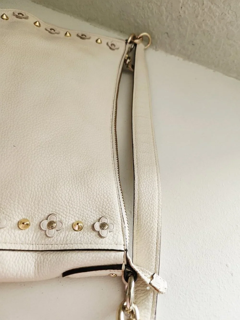 Euc Coach Floral Studded Chalk Leather Crossbody Bag PUrse